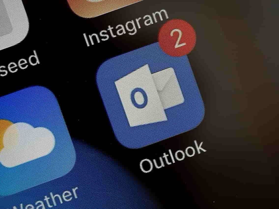 how to block an email in outlook